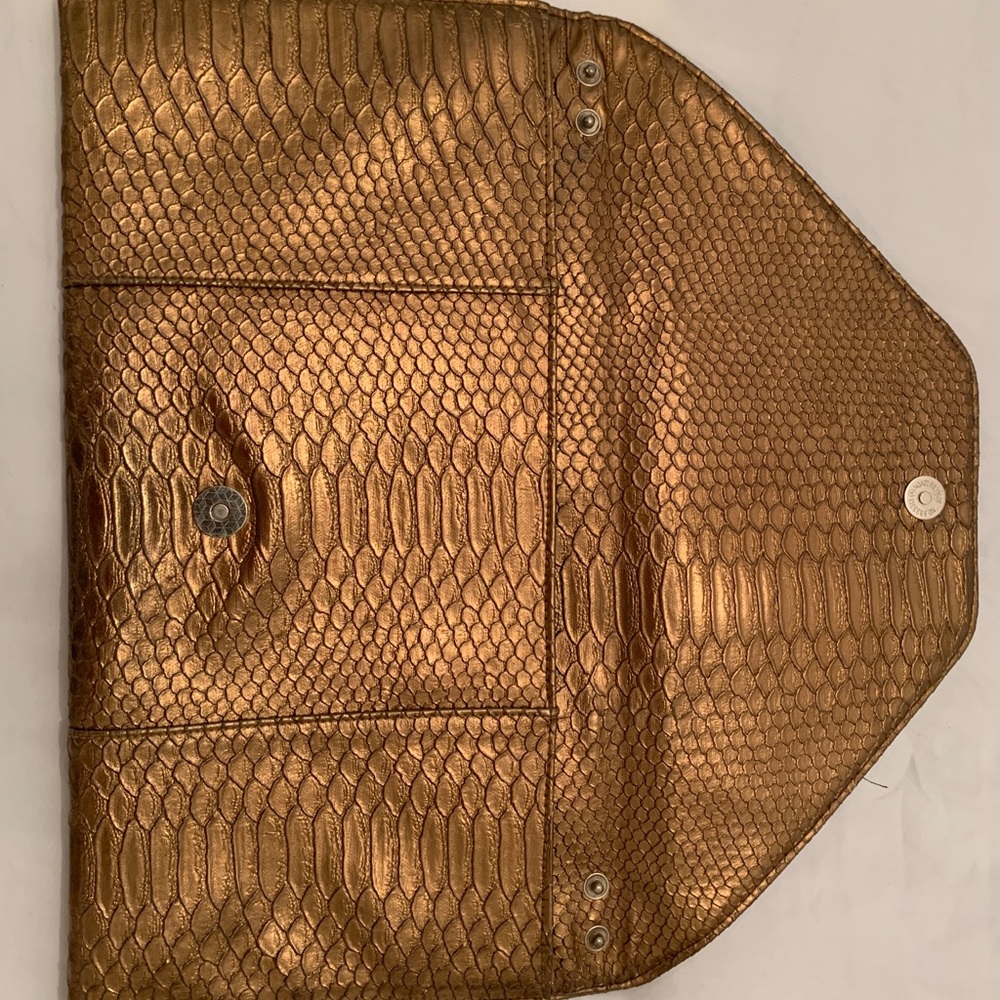 Bronze clutch